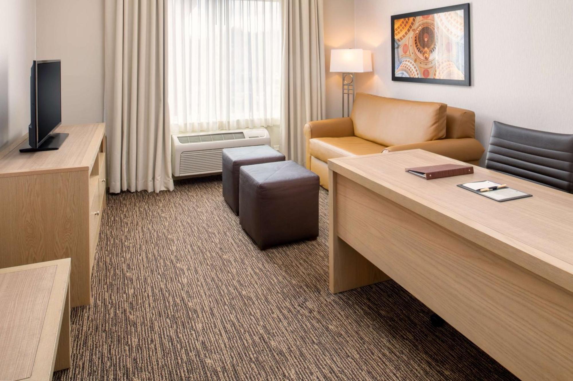 Doubletree By Hilton Olympia Otel Dış mekan fotoğraf