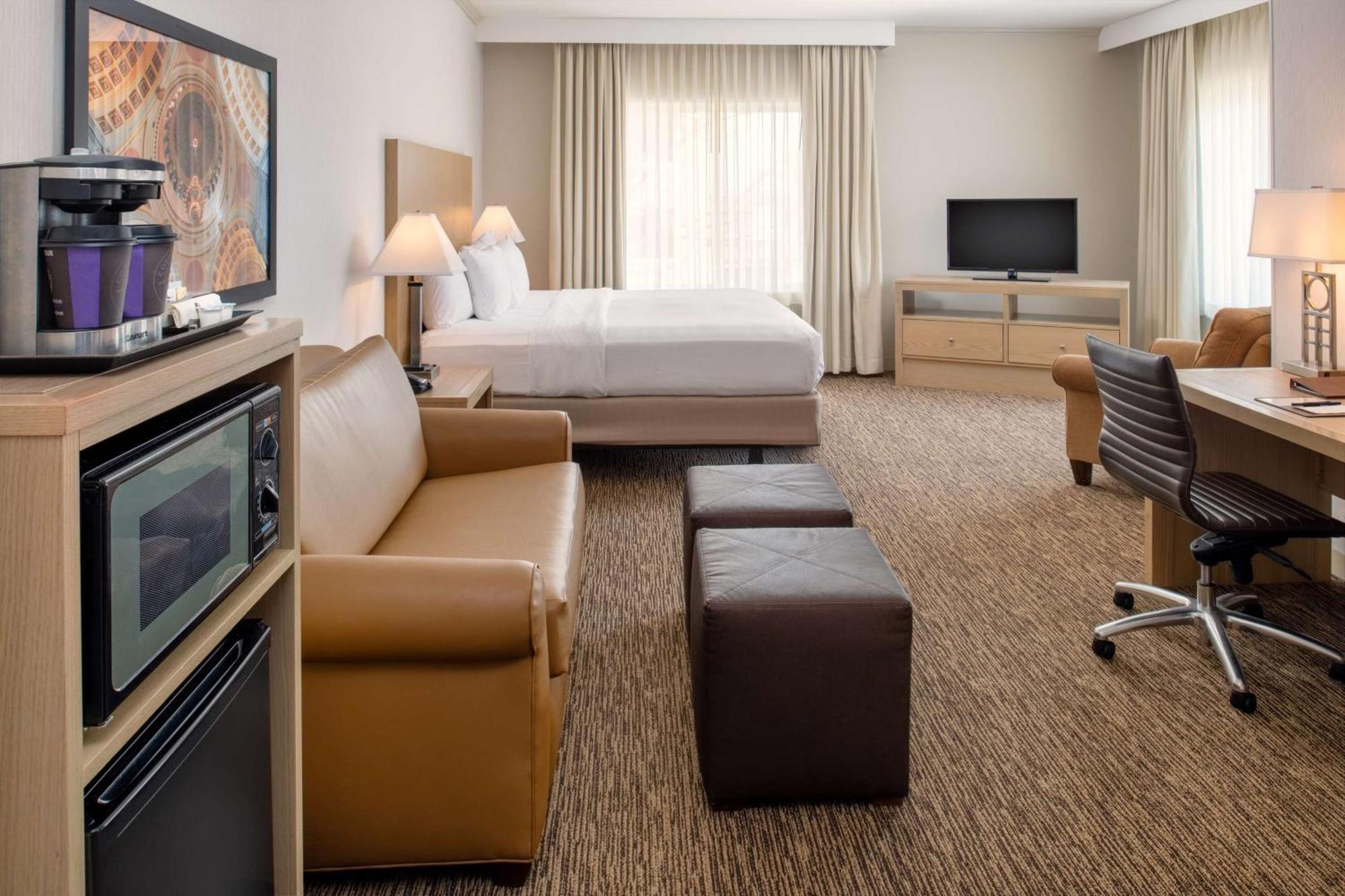 Doubletree By Hilton Olympia Otel Dış mekan fotoğraf