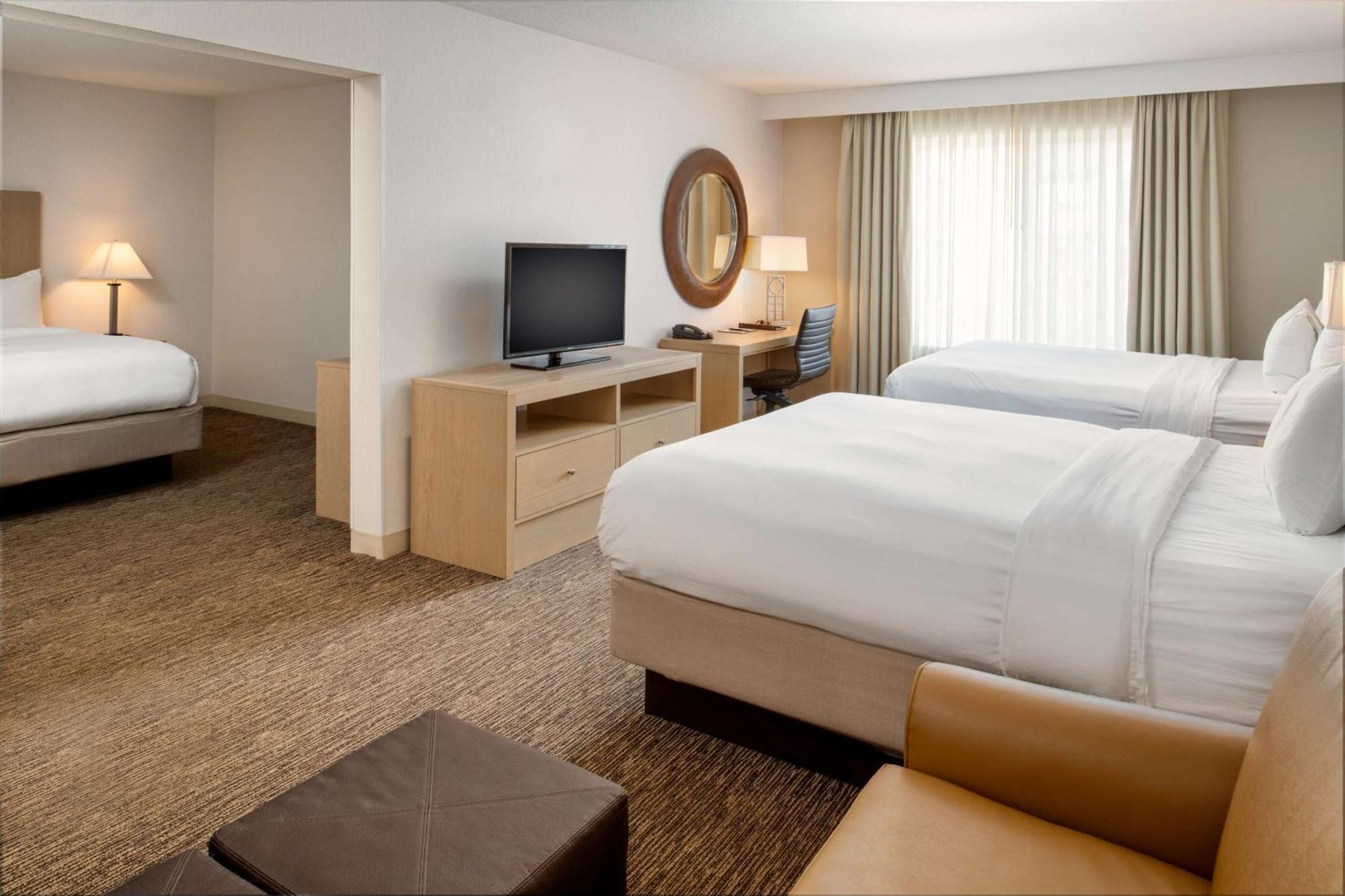 Doubletree By Hilton Olympia Otel Dış mekan fotoğraf