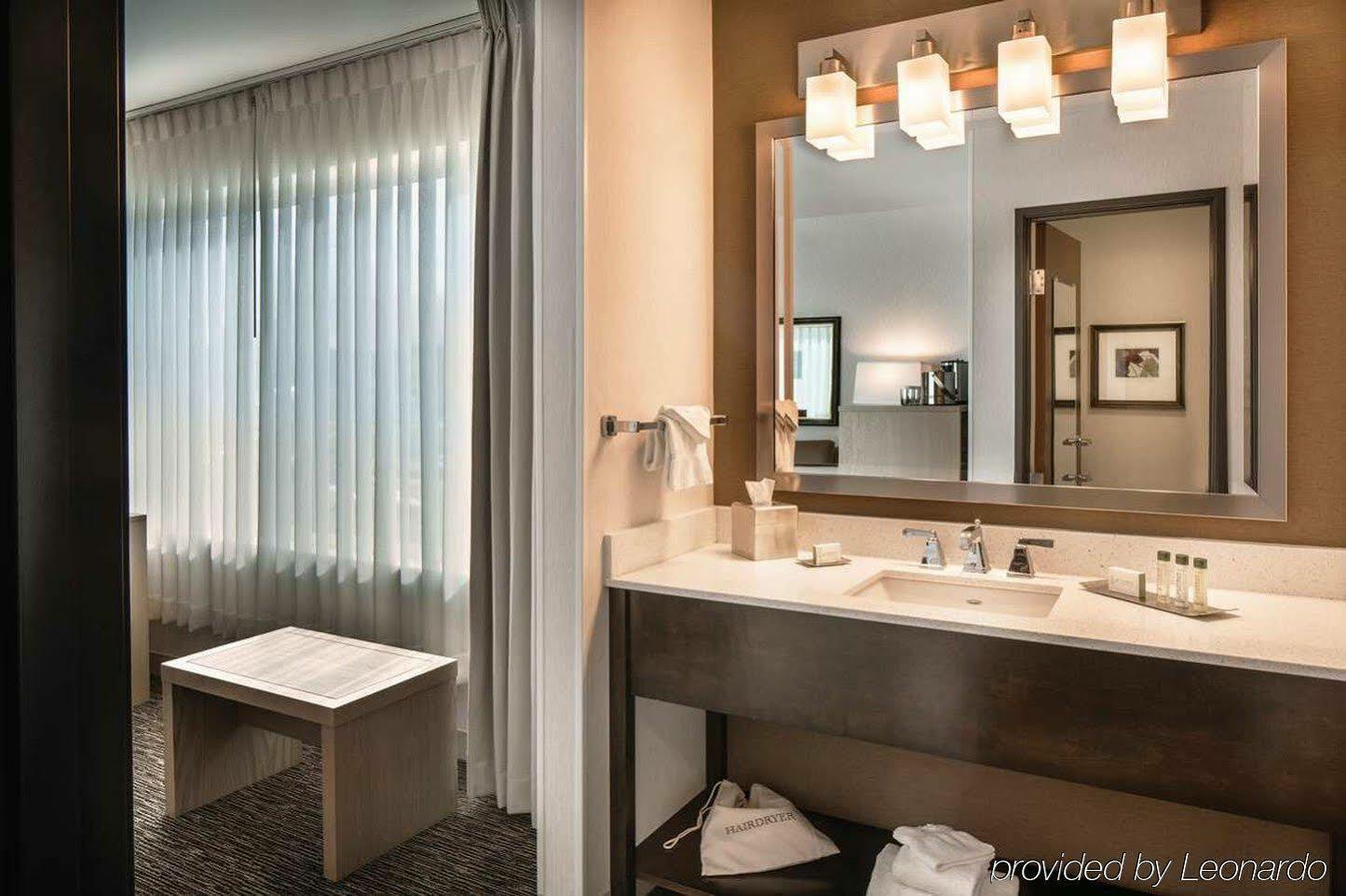 Doubletree By Hilton Olympia Otel Dış mekan fotoğraf